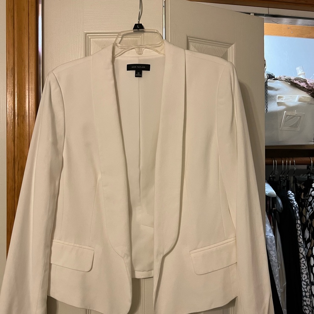 White tuxedo blazer size 10 never worn